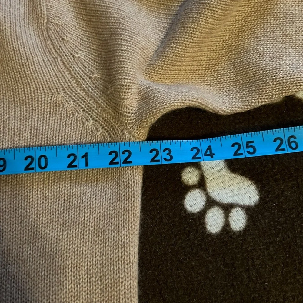 100% Cashmere tan Sweater Size Large
